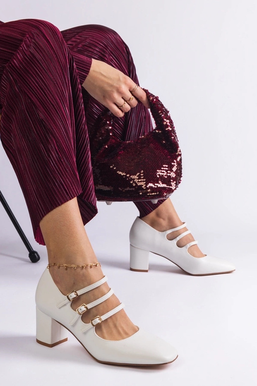 Baltas pumpas ar bloka papēdi un...