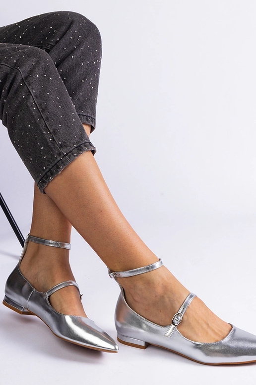 Sudraba plakanie sūkņi ar sprādzēm...