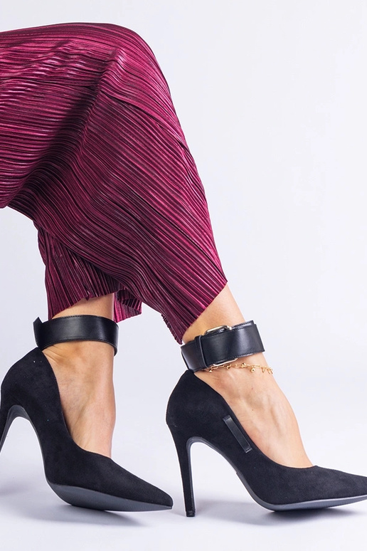 Melnas augstpapēžu pumpas no...