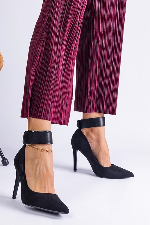 Melnas augstpapēžu pumpas no...