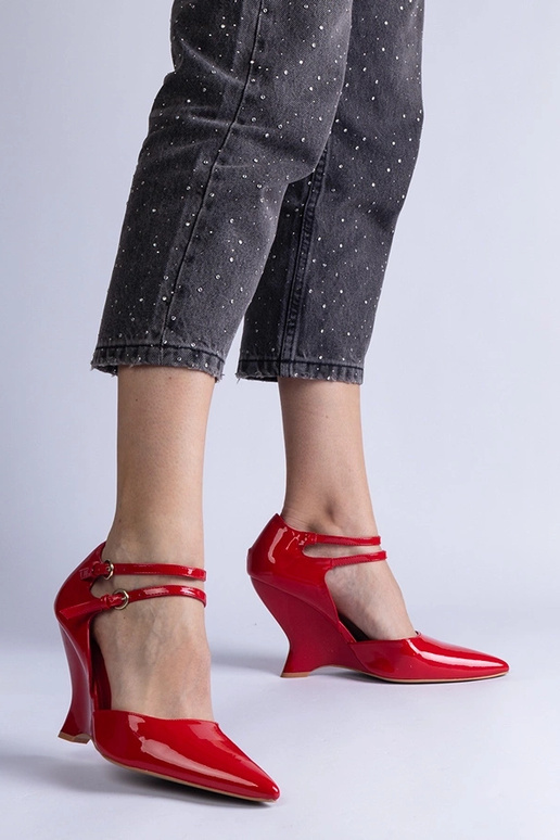 Vizario sarkanas lakādas pumpas uz...