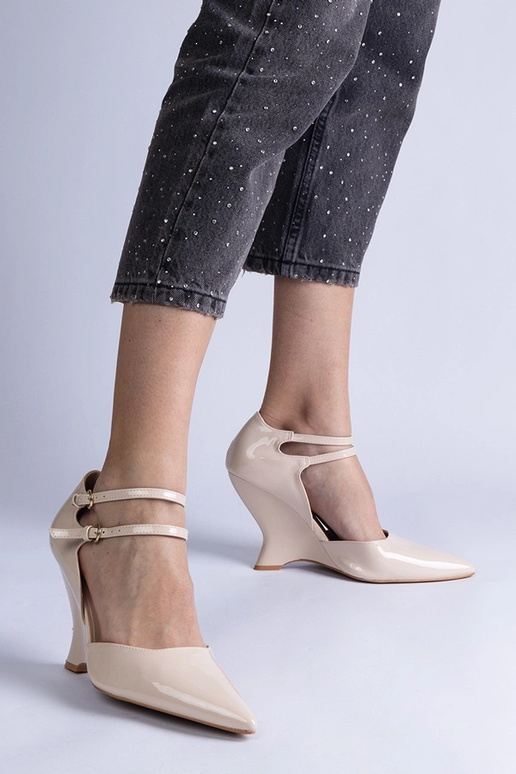 Vizario smilškrāsas lakādas pumpas uz...