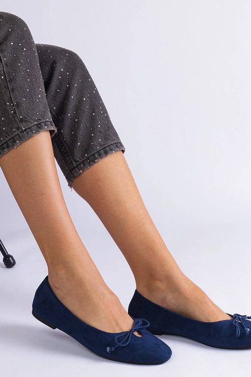 Tumši zili baleta dzīvokļi ar...