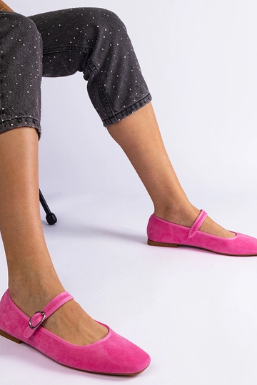 Pergasa tumši rozā... 2