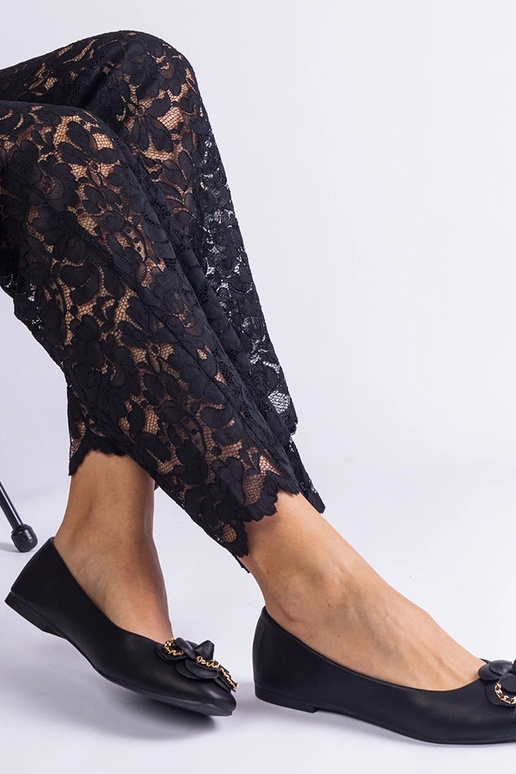 Melni baleta dzīvokļi, kas dekorēti...