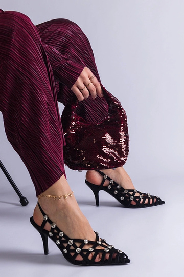 Melnas pītas sandales ar...