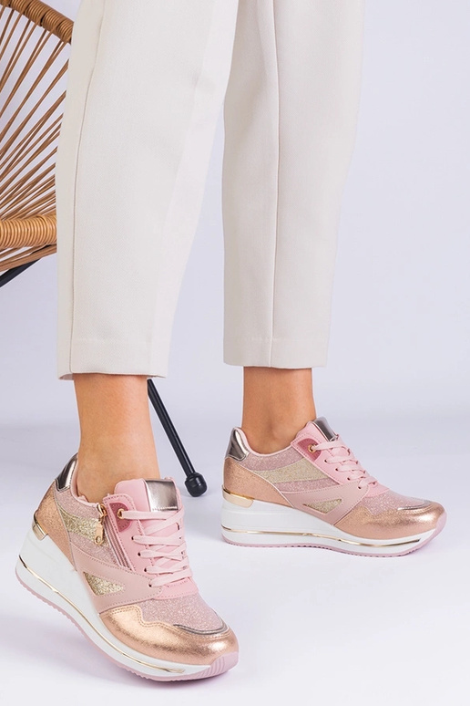 Rozā platformas sporta kedas rotātas...