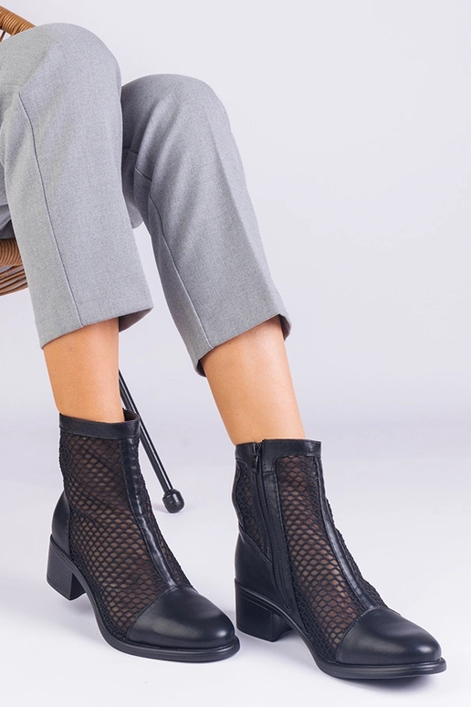 Melni sietveida puszābaki ar bloka...