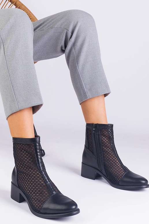 Melni sietveida puszābaki ar bloka...