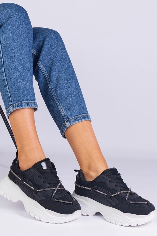 Melnas sieviešu kedas dekorētas ar...