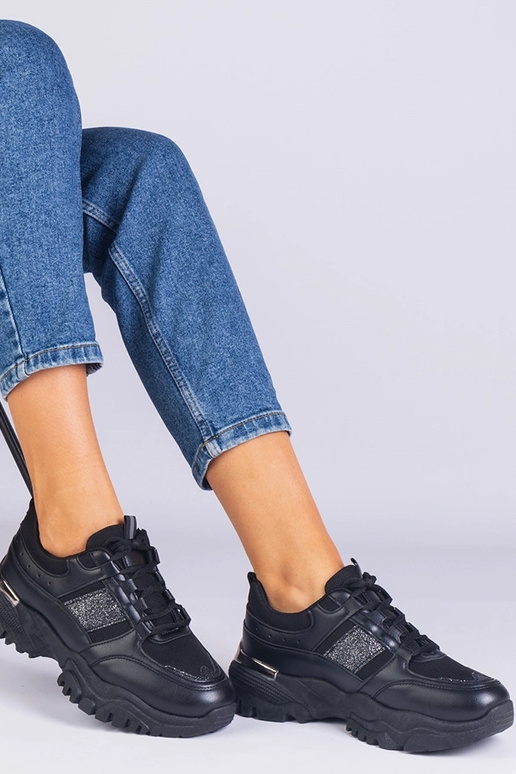 Melnas sieviešu kedas rotātas ar...