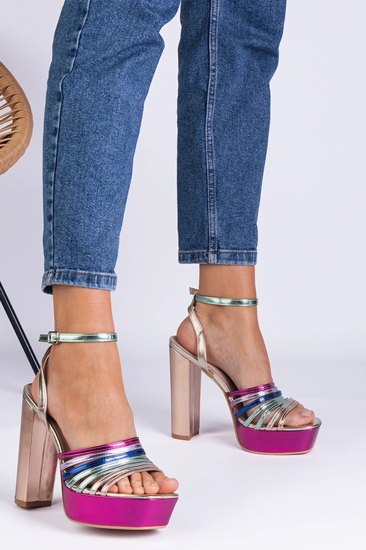 Daudzkrāsainas kuplas Veransa bloka...