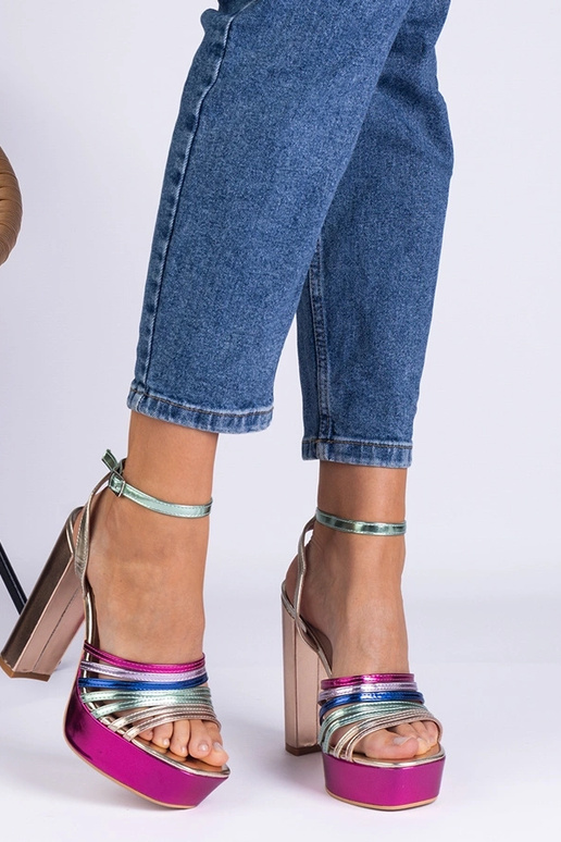 Daudzkrāsainas kuplas Veransa bloka...