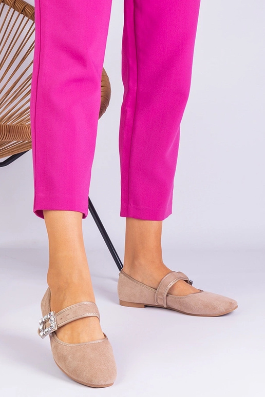 Bēši baleta dzīvokļi, kas dekorēti ar...