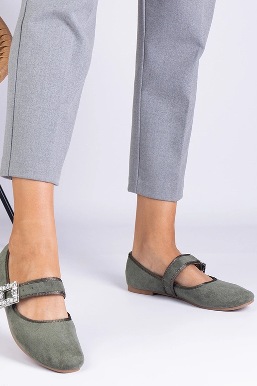 Zaļie baleta dzīvokļi, kas dekorēti...