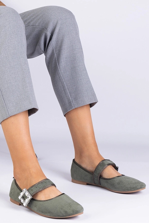 Zaļie baleta dzīvokļi, kas dekorēti...