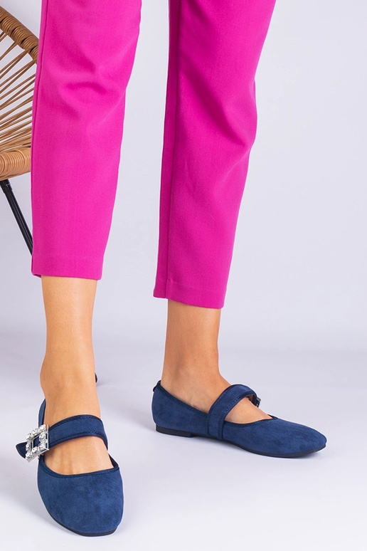 Tumši zili baleta dzīvokļi, kas...