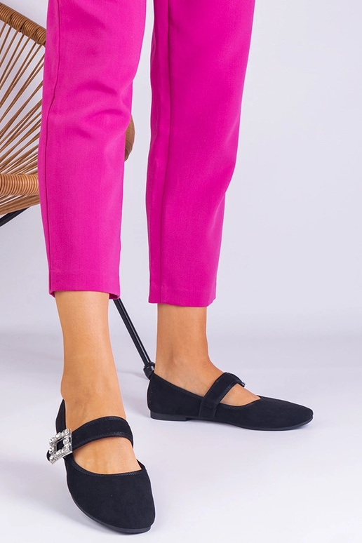 Melni baleta dzīvokļi, kas dekorēti...