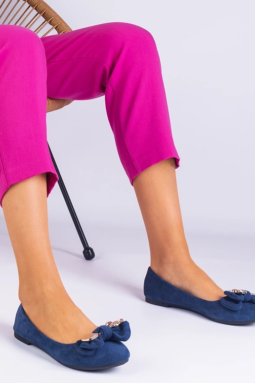 Tumši zilas klasiskās baleta plaknes...