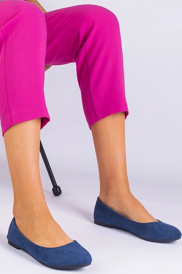 Tumši zilas sieviešu... 2