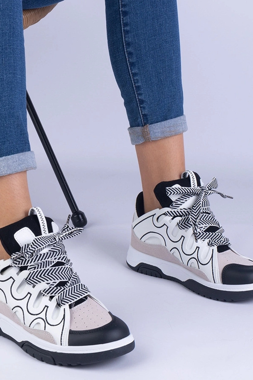 Melnas sieviešu kedas ar dekoratīvām...