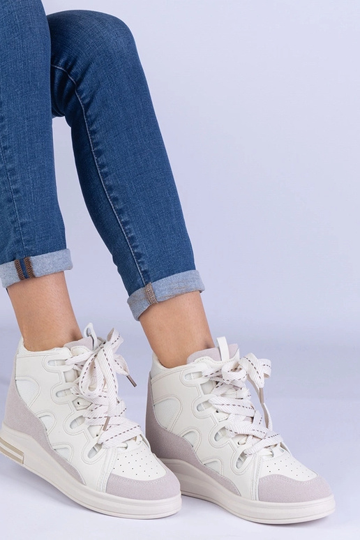 Baltas sieviešu kedas ar biezām...