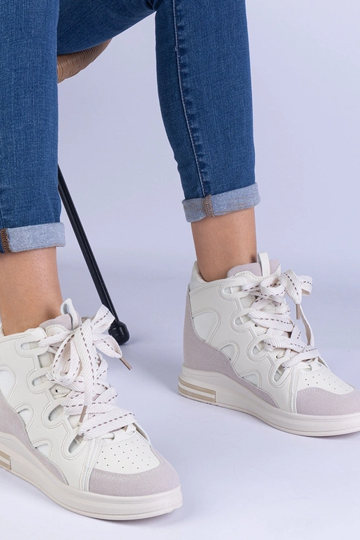 Baltas sieviešu kedas ar biezām...