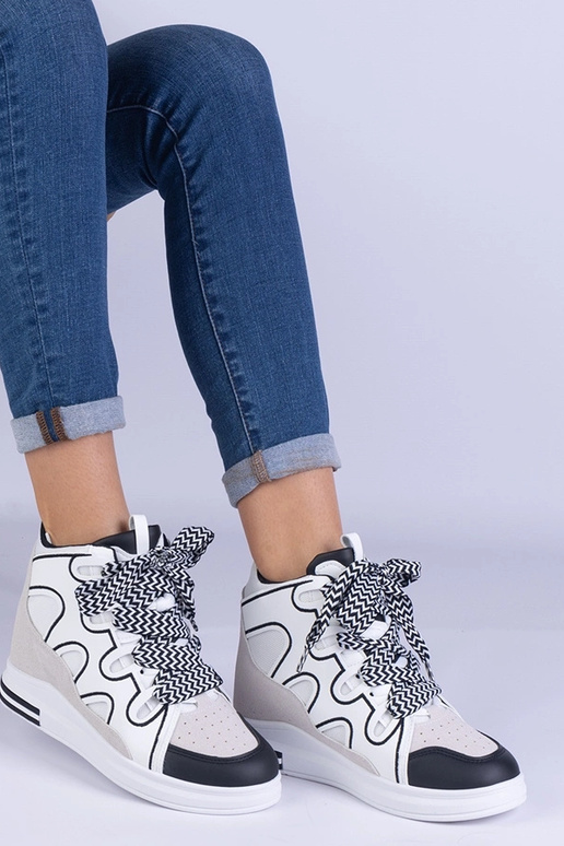 Baltas sieviešu kedas ar biezām...