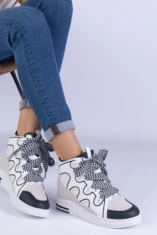 Baltas sieviešu kedas ar biezām...