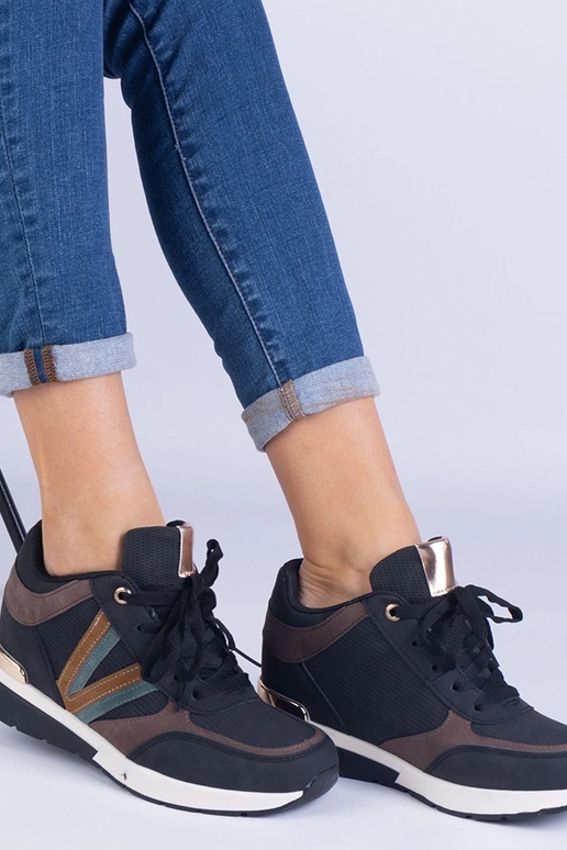 Melnas sieviešu kedas ar slēptu ķīli...