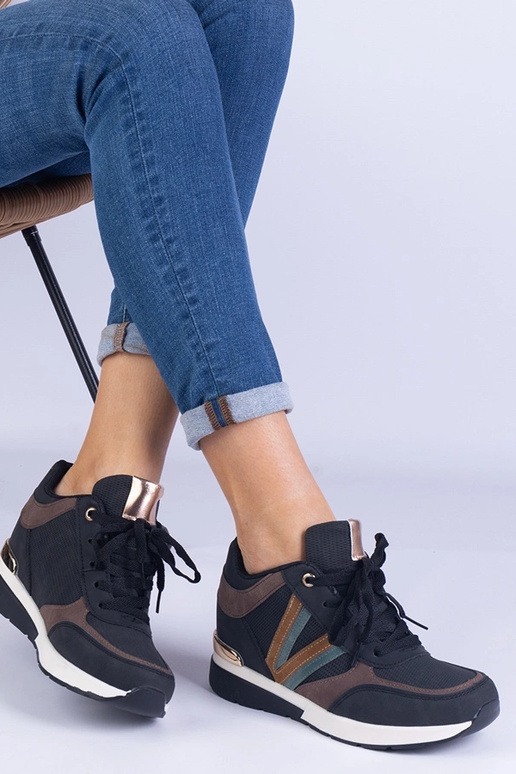 Melnas sieviešu kedas ar slēptu ķīli...