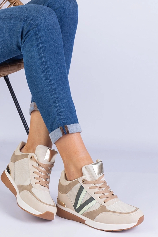 Bēšas sieviešu kedas ar slēptu ķīli...