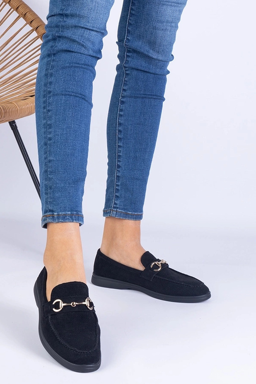 Melni caurumi ķenguri no mākslīgās...