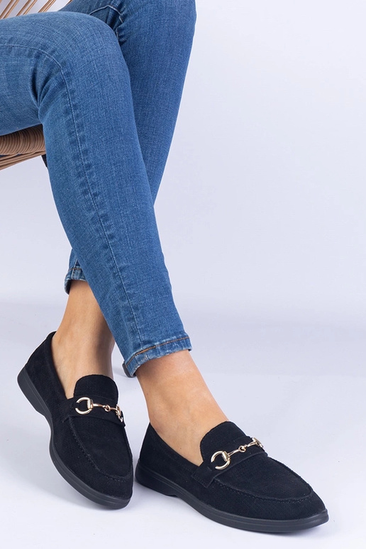 Melni caurumi ķenguri no mākslīgās...