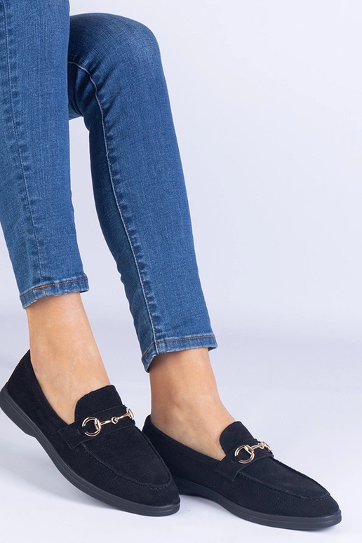 Melni caurumi ķenguri no mākslīgās...