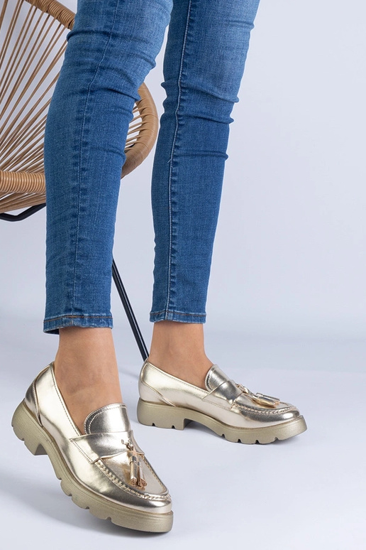 Zelta klasiskās kurpes ar bārkstīm...