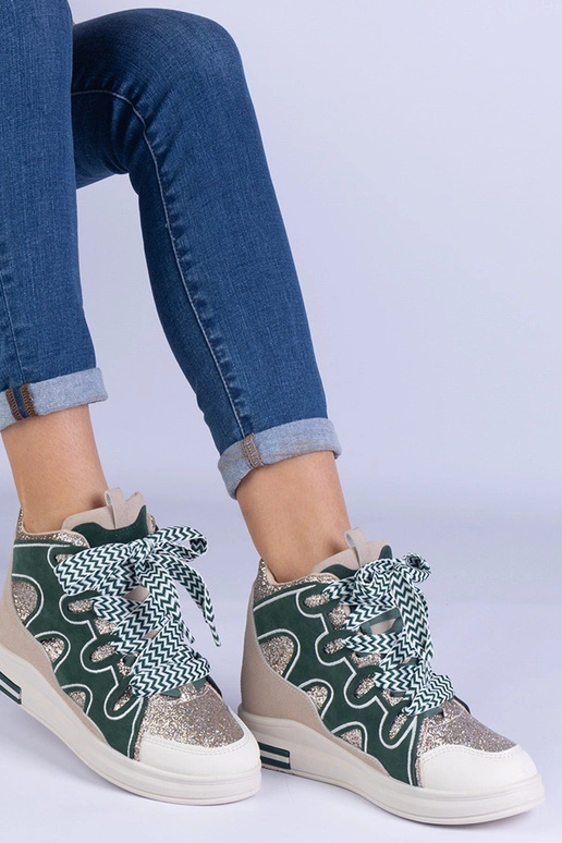 Zaļas kedas ar biezām mežģīnēm un...