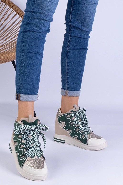 Zaļas kedas ar biezām mežģīnēm un...