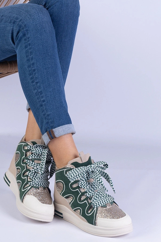 Zaļas kedas ar biezām mežģīnēm un...