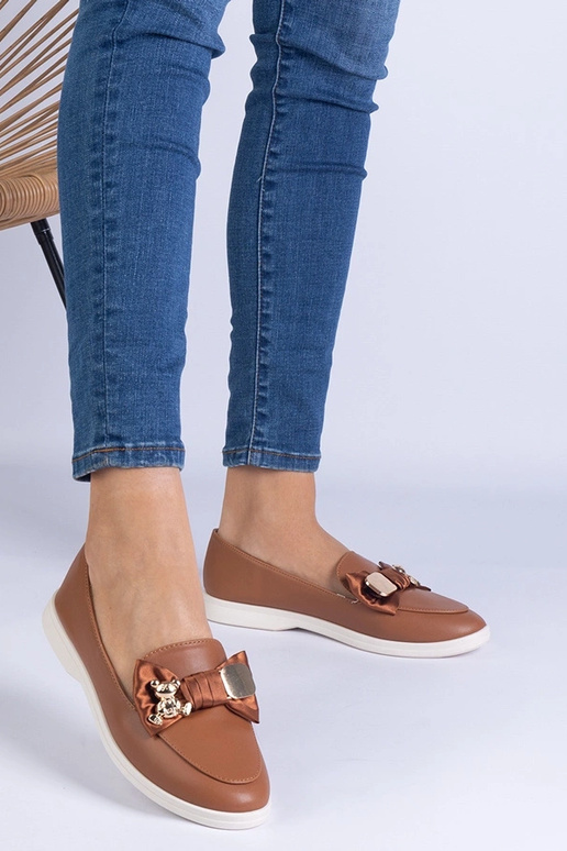 Brūni mokasīni ar loku un zeltītu...