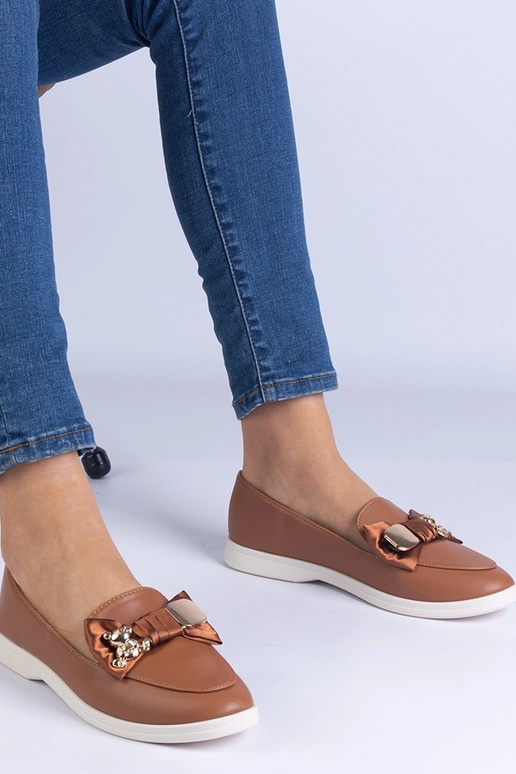 Brūni mokasīni ar loku un zeltītu...