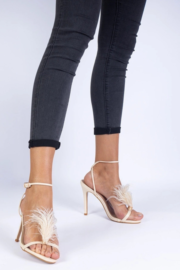 Bēšas augstpapēžu sandales... 2