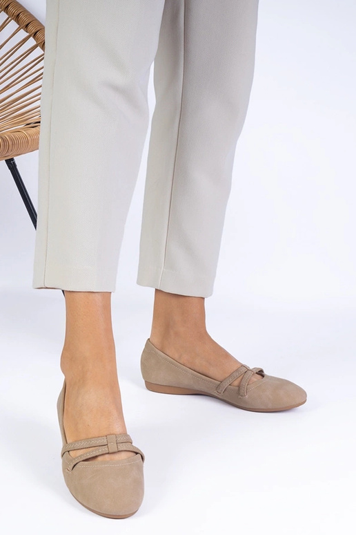 Bēšas sieviešu balerīnas no matētas...