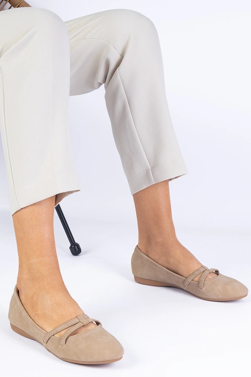 Bēšas sieviešu balerīnas no matētas...