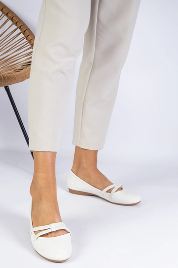 Baltas sieviešu balerīnas... 2