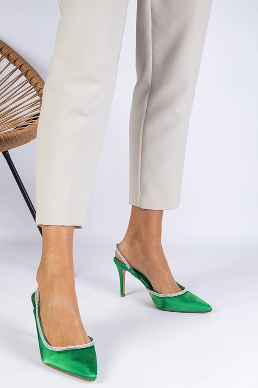 Zaļas krāsas satīna pumpas ar... Zaļas krāsas satīna pumpas ar...