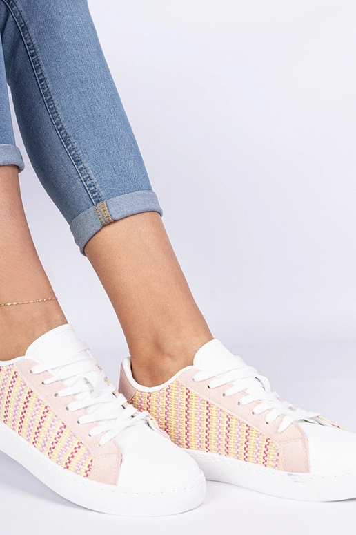 Rozā sieviešu auduma sporta apavi... Rozā sieviešu auduma sporta apavi...