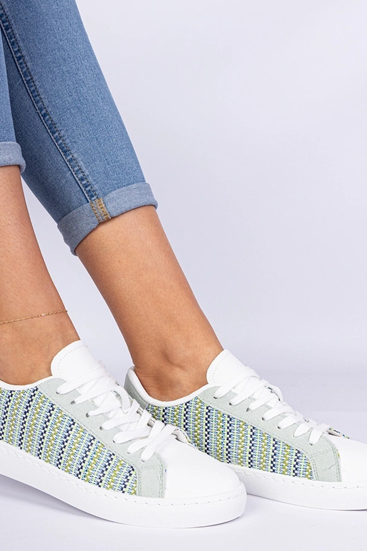 Zaļie sieviešu auduma sporta apavi... Zaļie sieviešu auduma sporta apavi...