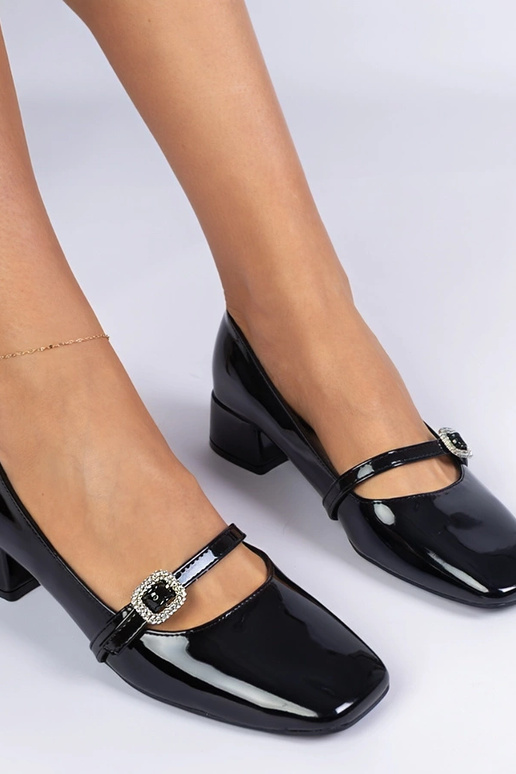 Melnas elegantas kurpes ar cinka... Melnas elegantas kurpes ar cinka...