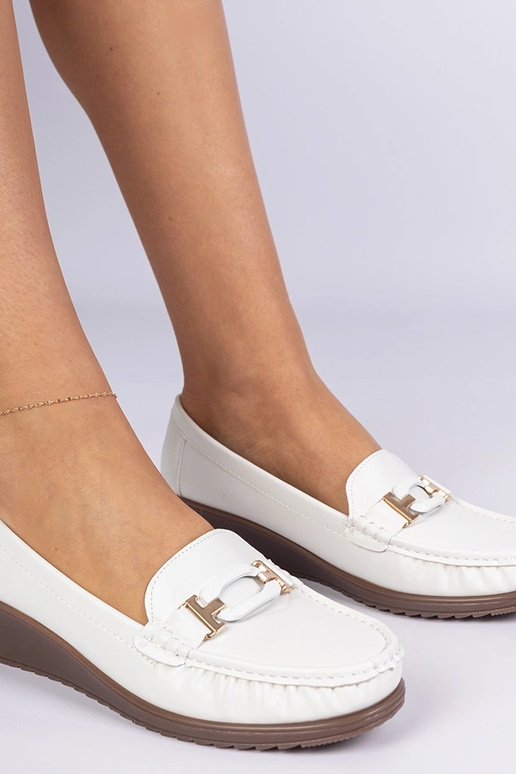 Baltie sieviešu mokasīni uz... Baltie sieviešu mokasīni uz...